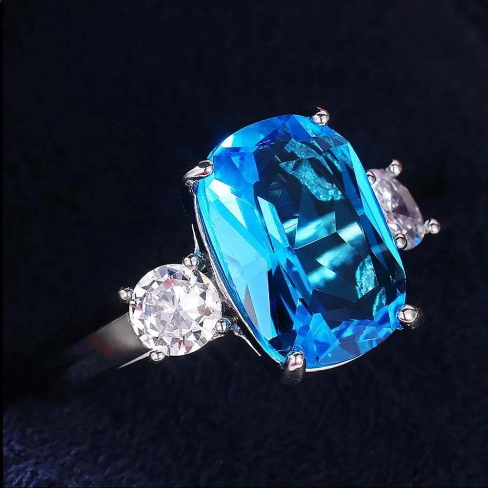 New Women’s 925 Silver Beautiful Crystal Ring - Picture 2 of 6